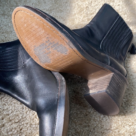 Ugg black boots slightly worn size 9 - Picture 5 of 6